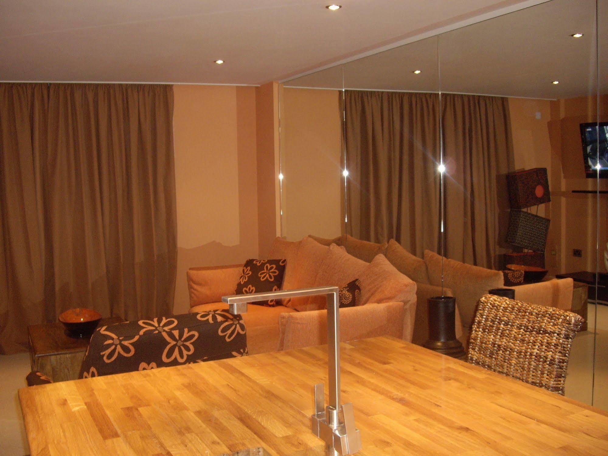Portland Apartments Cheltenham Bagian luar foto